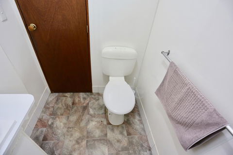 Young Caravan Park - Swimm 3