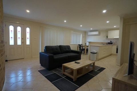 Zig Zag Motel - Swimm 1