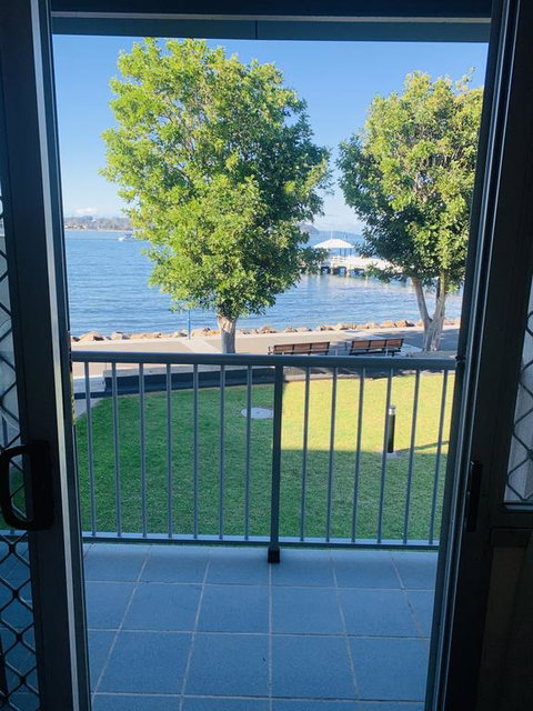 Zorba Waterfront Motel - Qld Realsetate 3