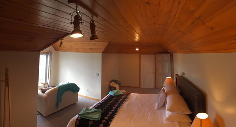 Rose Cottage Sisters Beach Accommodation - Swimm 2