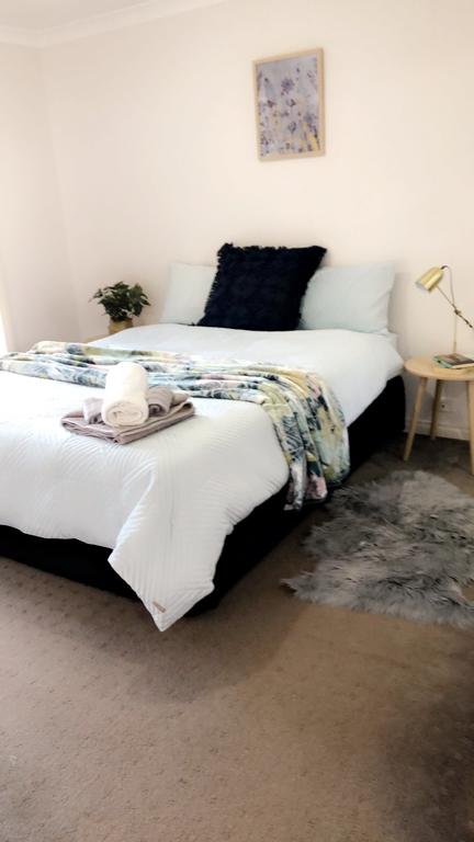 Haven Family& Dog Freindly , Close To Hospital, Airport, Bunnings - Renee 3