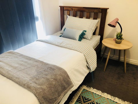 Haven Family& Dog Freindly , Close To Hospital, Airport, Bunnings - Renee 0