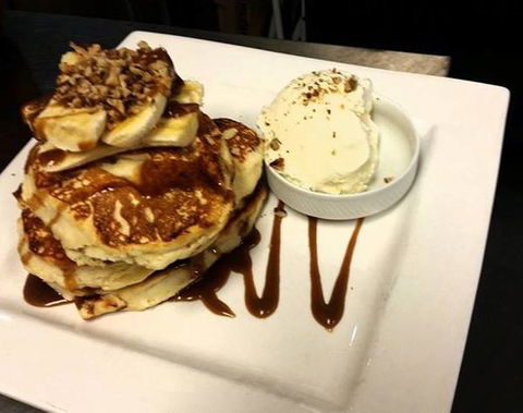 Essence Cafe On The Boulevard - Renee 2