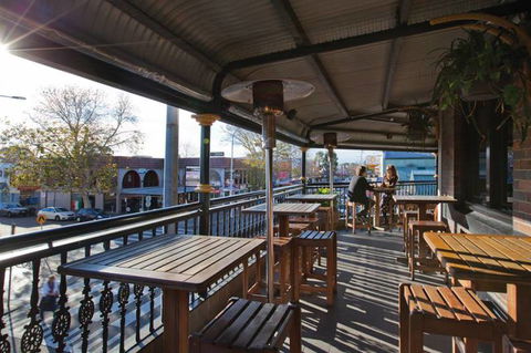 The Kent Hotel - Petrol Stations 4