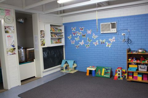 New School Of Arts Neighbourhood House Inc. Neighbourhood Centre, Childcare & OOSH Services - Petrol Stations 1