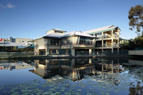 Private Schools Reedy Creek QLD Petrol Stations