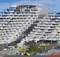 Broadbeach Savannah Hotel  Resort - Renee