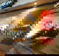 Mayfair Plaza Motel - Renee