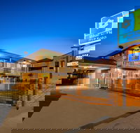 SureStay Hotel by Best Western Blue Diamond Motor Inn - Renee