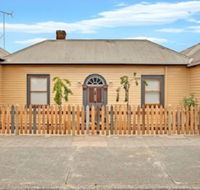 Robinson Cottage - Internet Find