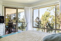 Anne's Waterfront Haven BB