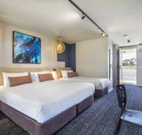 Nightcap at Gateway Hotel - Internet Find