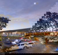 Best Western Adelaide Granada Motor Inn - Swimm