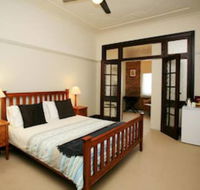The Bank Guesthouse - Internet Find