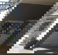 Coachman Hotel Motel - Renee