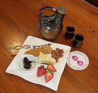 Ayr Bed  Breakfast on McIntyre - Renee
