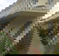 Bayshores Holiday Apartments - Renee