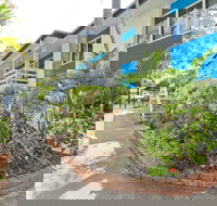 Silver Sands Apartments - Swimm