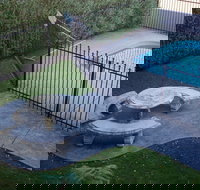 Moe Motor Inn - Swimm