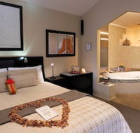 Riverview Rise Retreats - Internet Find