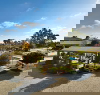 Statesman Motor Inn - Internet Find