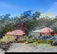 Cloverhill Hepburn Springs - Swimm