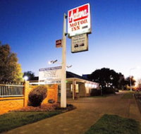 Golden Chain Aalana Motor Inn - Petrol Stations