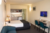 Shoreline Hotel