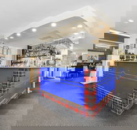 William Macintosh Motor Lodge - Renee