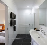 Cadman Motor Inn  Apartments - Petrol Stations