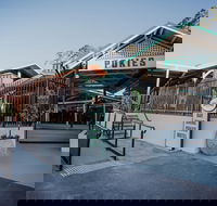 Wallaby Hotel - Renee