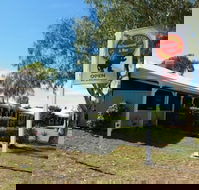 Landsborough Lodge Motel - Renee