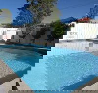 Riviera on Ruthven Motel - Internet Find