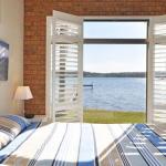 The Studio on the Lake at Fishing Point Lake Macquarie honestly put the line in  catch fish