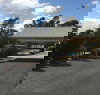 Tuckerbox Motor Inn - Renee