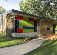 The Feathered Nest - Wildlife Retreat - Petrol Stations