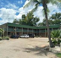 Palm Court Backpackers - Petrol Stations