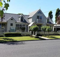 Creek Cottage Bed  Breakfast - Renee