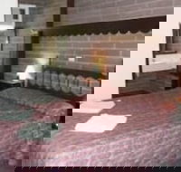 Bordertown Motel - Renee