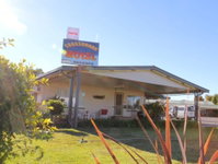crossroads motel