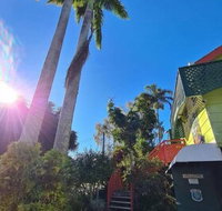 On The Wallaby Eco Lodge - Hostel - Petrol Stations