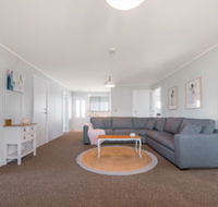 Bridport Holiday House - Internet Find