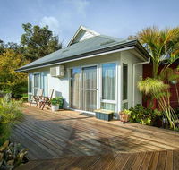 Glenelg on King Bed  Breakfast - Internet Find