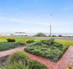 By The Sea Franklin Beachfront Apartment WiFi - Internet Find