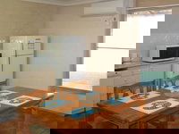 Lake Edge Holiday Units