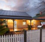 Rawsons Retreat Five Bedroom Home Walk CBD Includes Breakfast - Petrol Stations