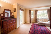 Wattle Grove Homestead Bed  Breakfast