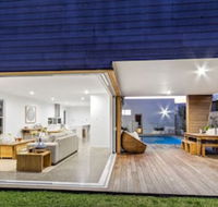 Luxe House Tweed Coast Holidays  - Internet Find