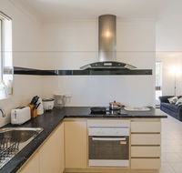 Cosy Murdoch Home - Renee