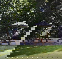 Bateau Bay Hotel - Internet Find